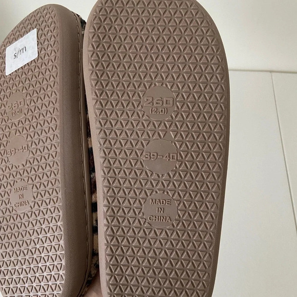 NWT | Camel‎ Threads women’s leopard BOSS slippers — size small/medium (39-40) - Picture 3 of 5